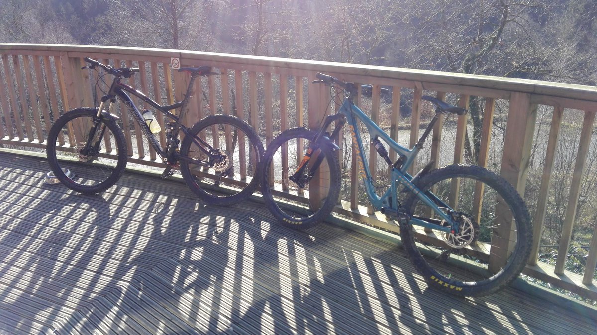 SacredDirt's tweet image. 1st trails done at @CoedyBreninFP 
It's warm and sunny, the trails are running well and @PedalSlip has blown a tyre already!