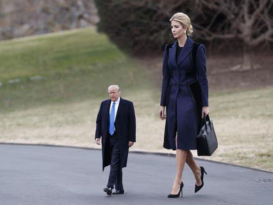 detikcom's tweet photo. Kocak, Ketika Trump Jadi Manusia Liliput https://t.co/f20WkHLB1C via @detikinet https://t.co/8HVyFx7ORt