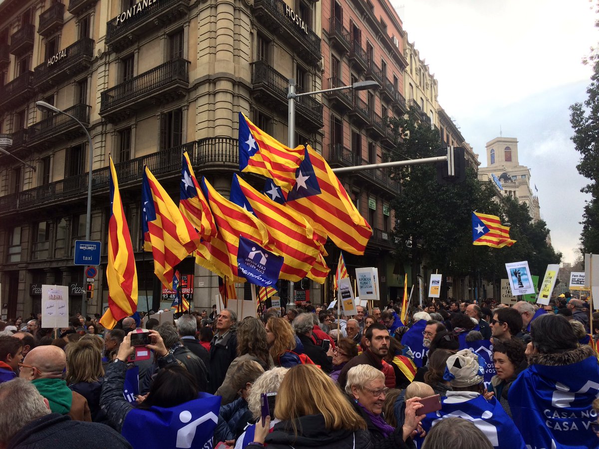 ANJI_Girones's tweet photo. Una República solidària que crida #VolemAcollir https://t.co/CzrGffWLzD