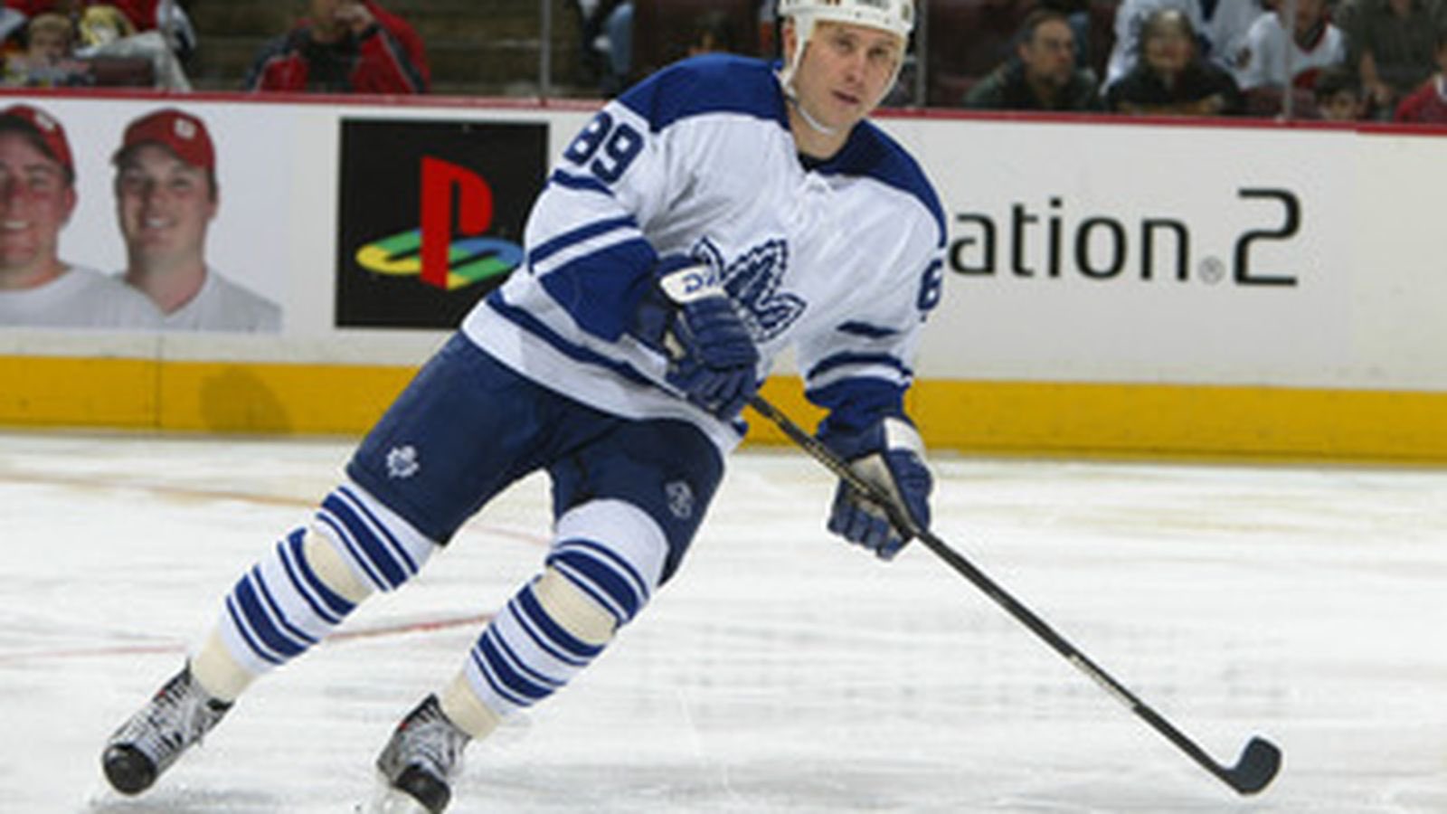 Happy bday to Alexander Mogilny my favourite player of all time    