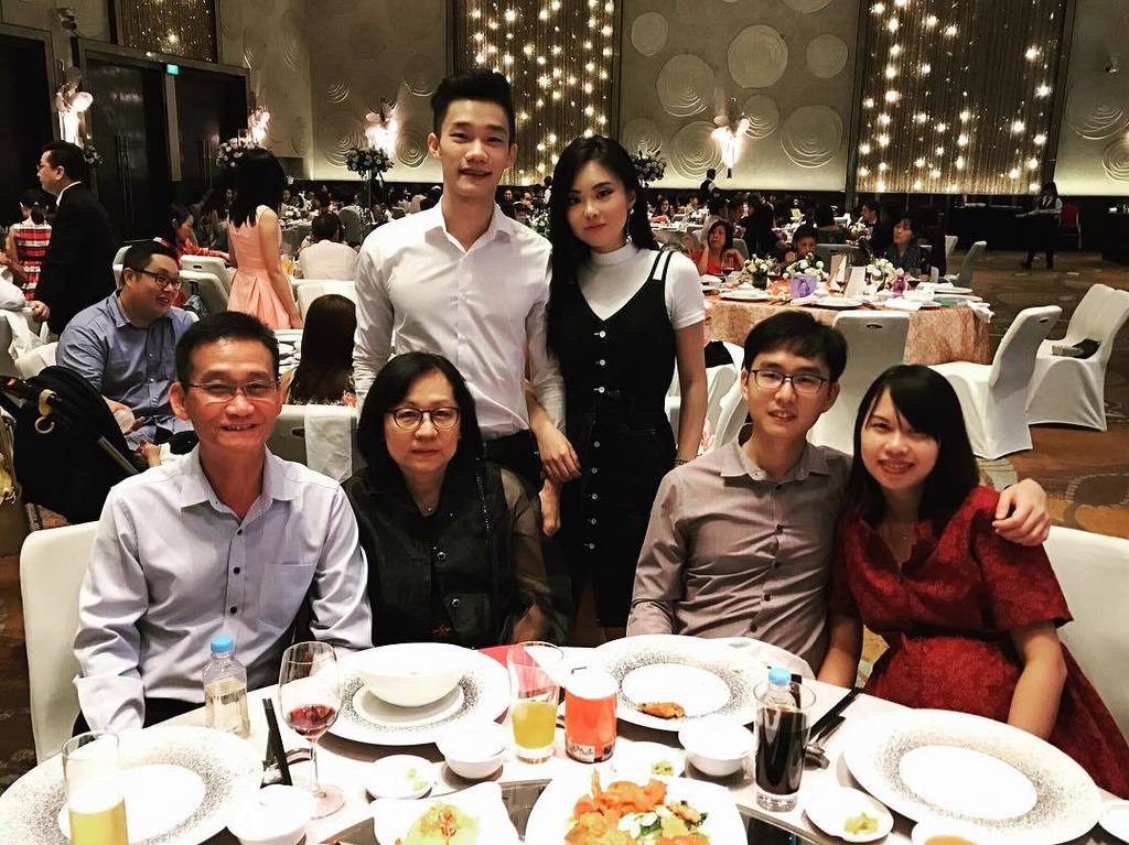 boybernard's tweet photo. At @sirantt's wedding. 😊#trisadeweds https://t.co/JOlWb1uKch https://t.co/XUsVhbChvg