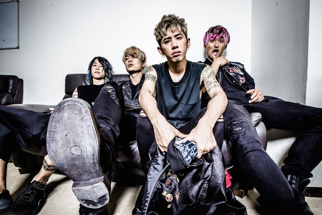 natalie_mu's tweet photo. ONE OK ROCKのベーシストRyota、ツアー初日に結婚報告 https://t.co/xk8nEfhV4T https://t.co/YsS7a72KTs