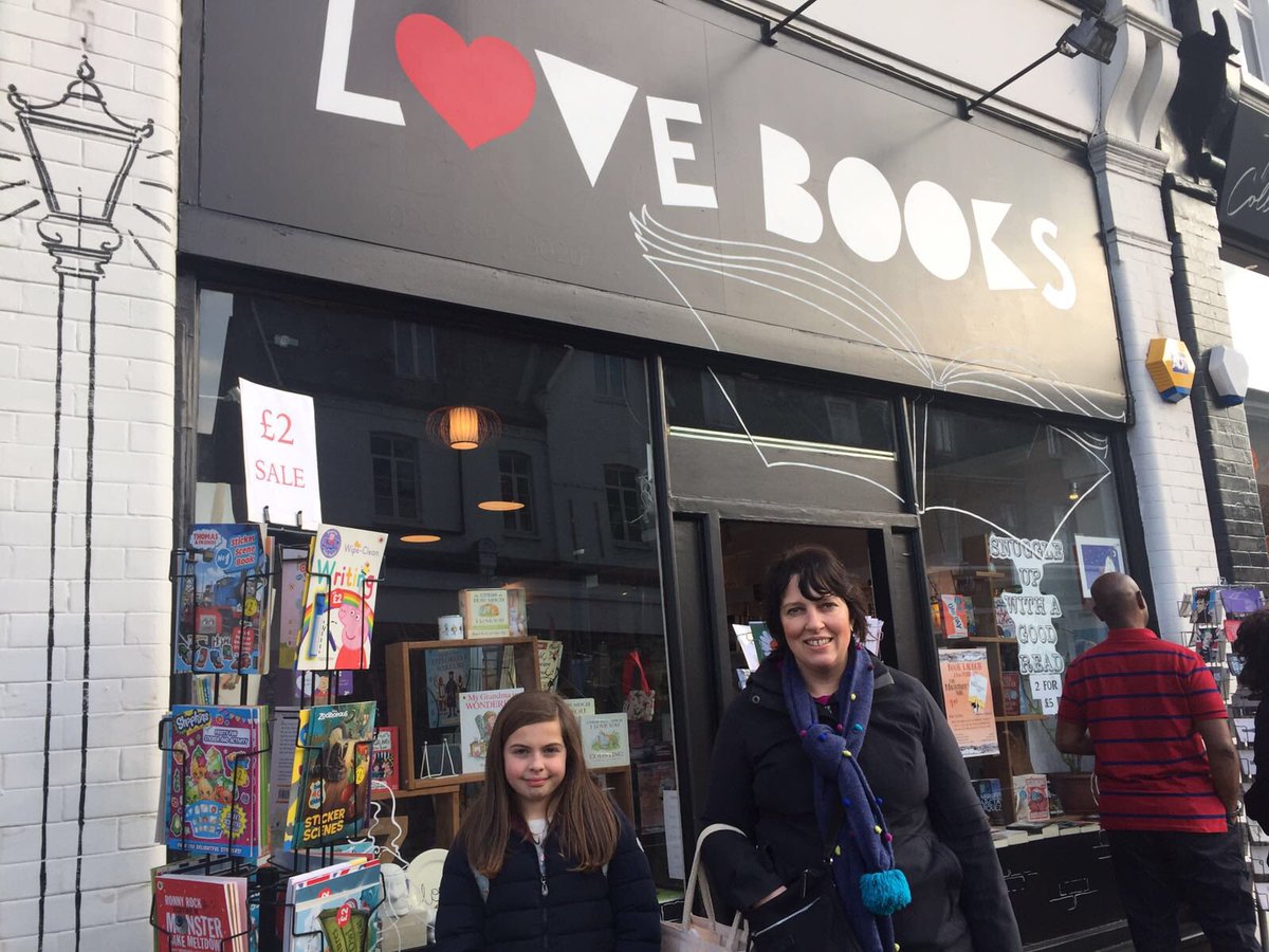 soultails's tweet photo. Hey we are the first ones here !! Cake is waiting for you ! #LondonBookshopCrawl https://t.co/5JjgqTULFf