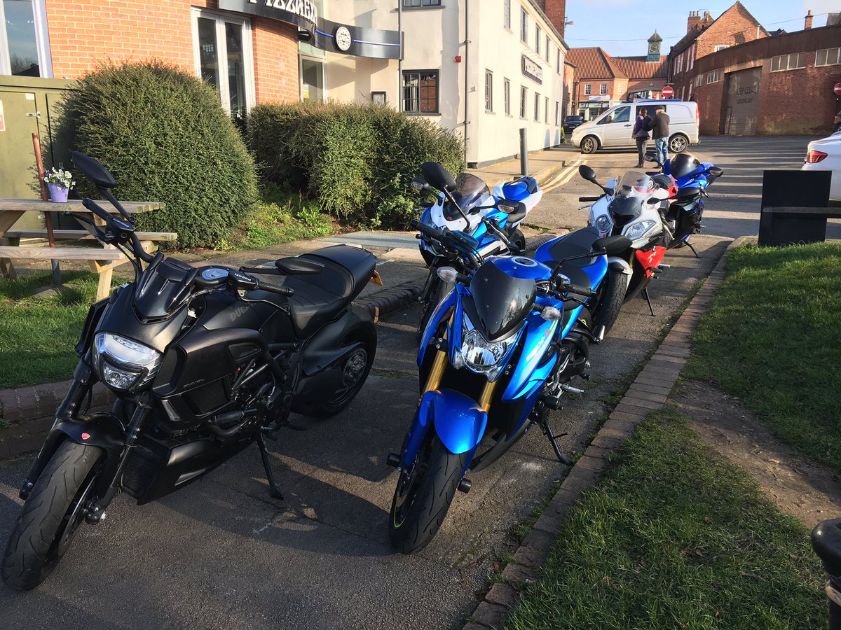 fman256's tweet image. Chilly ride out to Derbys to Newark @DsSchofield @kirtus87 #motorcycle #suzuki #ducati #bmw