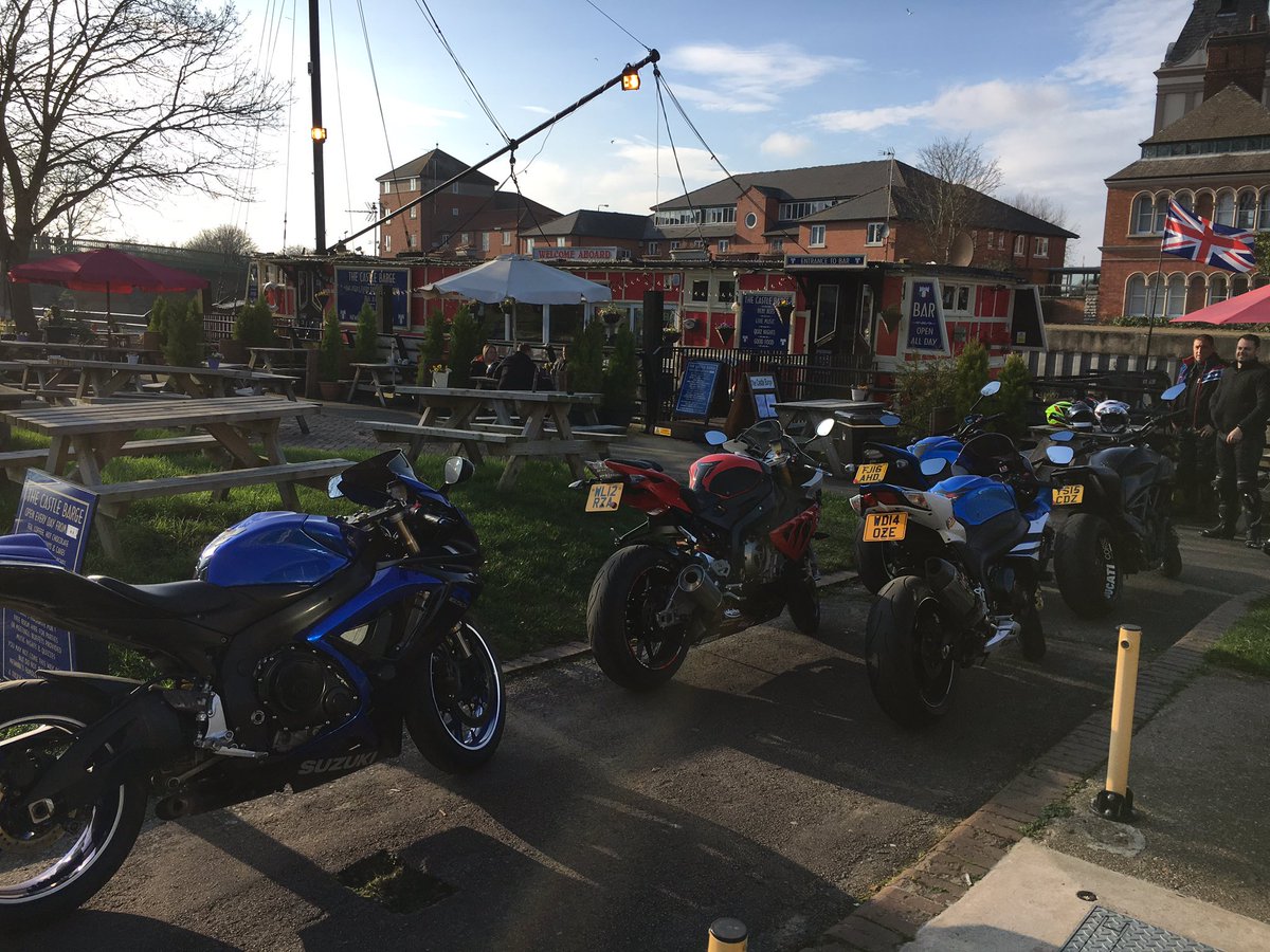 fman256's tweet image. Chilly ride out to Derbys to Newark @DsSchofield @kirtus87 #motorcycle #suzuki #ducati #bmw