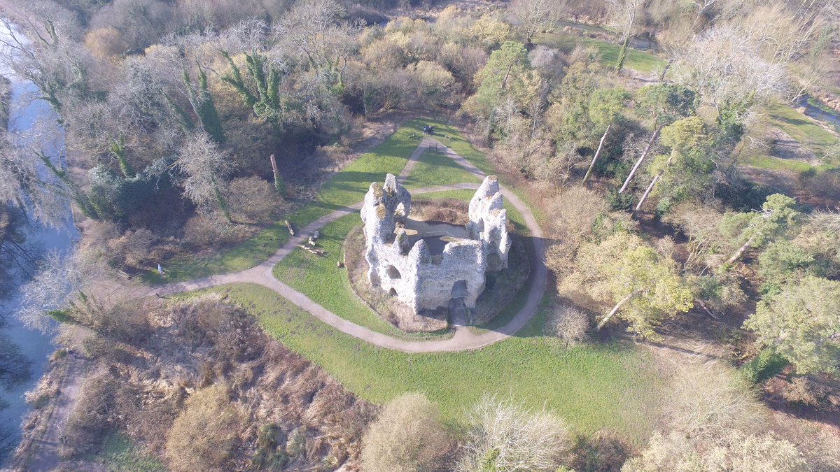 SkycamPilot's tweet photo. Great fly today over Odiham Castle #weathersout #dronesout https://t.co/UhmW8mMVAV