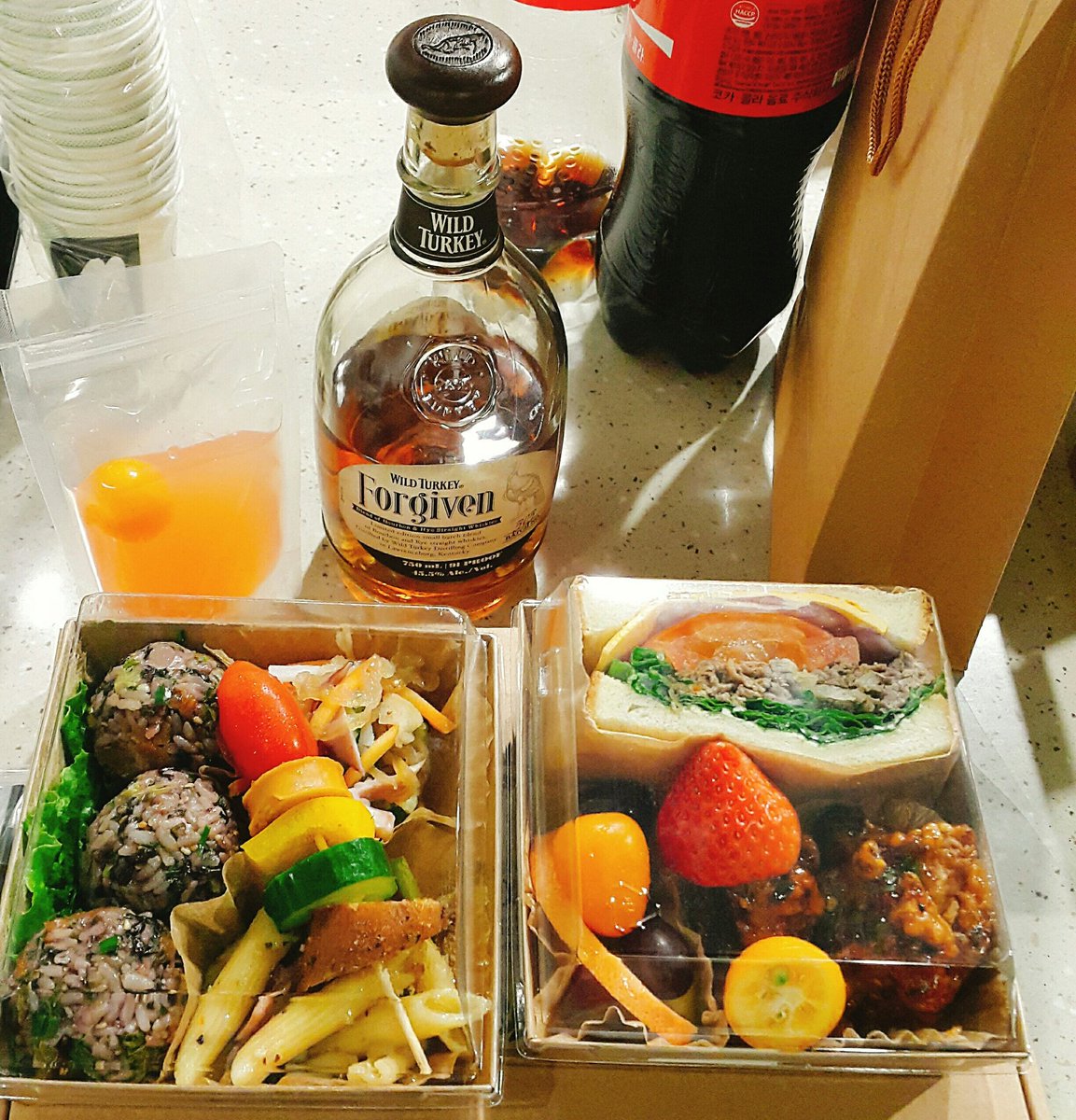 theka__'s tweet photo. 으흐흑 네임택 너무너무 기엽고 포기븐 실제로 마셔봐서 넘 조앗어요,, 굿굿👍👍💕 https://t.co/cbLMfJEokd
