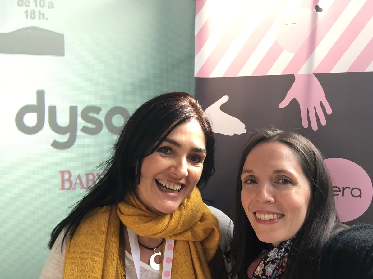gmanualidades's tweet photo. Con @SonSanchezr @patinadora y @chispuncita ☺Qué bueno verlas!!! #Mbday17 https://t.co/inNOvSkYdB
