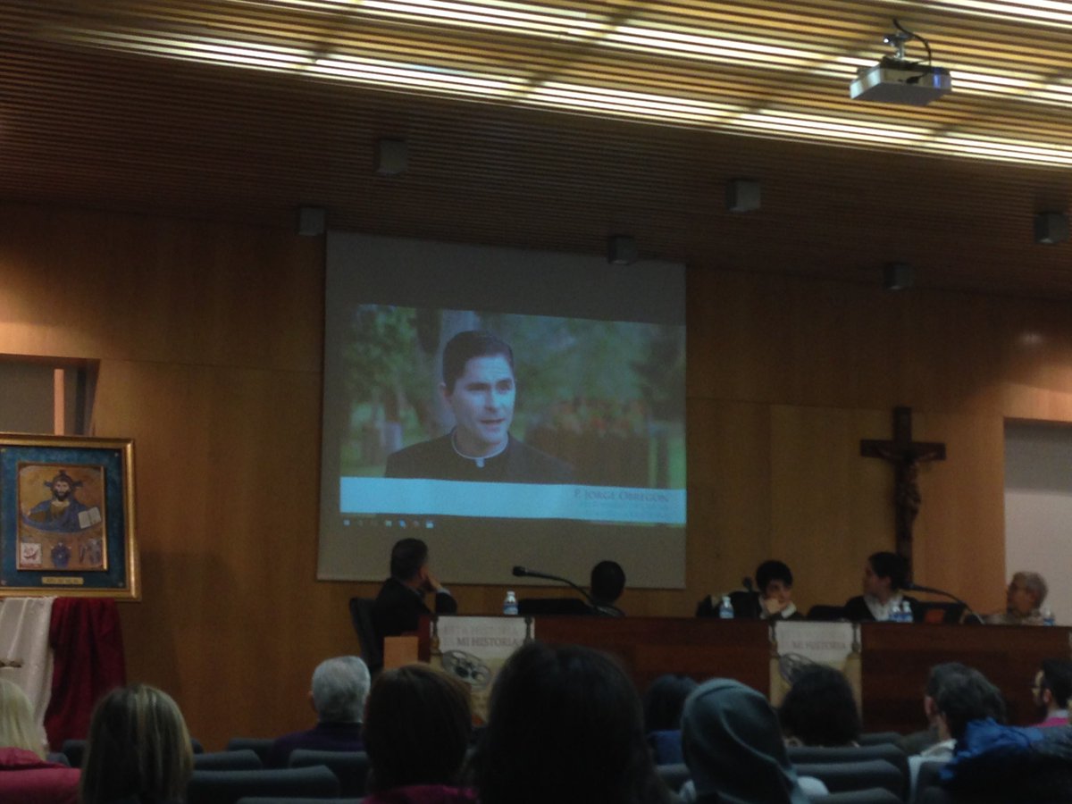VadCos's tweet photo. Retomamos #FormaciónCatequistas presentando el #CursoAlpha como experiencia de primer anuncio @catezaragoza https://t.co/MS5bsBYa4O
