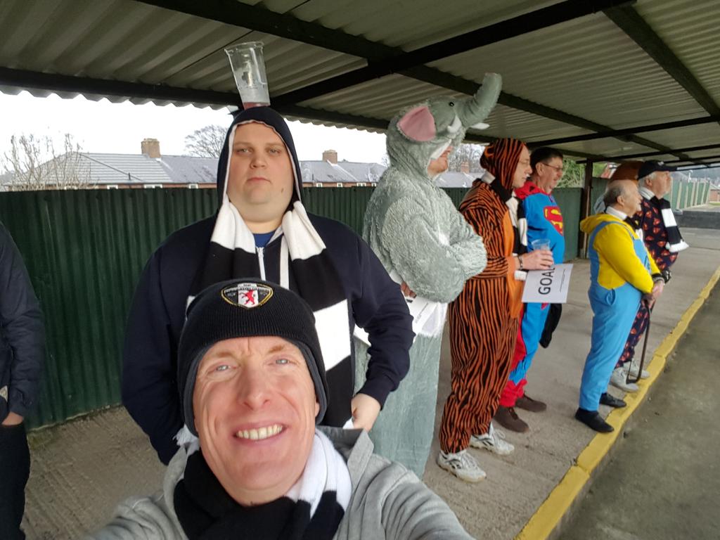MattMrpscholes's tweet photo. Behind the goal #earlystarters #bestoneever #thinkingoutsidethe box #epic #onesieday @CongletonFC @snadbach @robgingerctfc87 @bhbeercafe https://t.co/IrVW8366nw