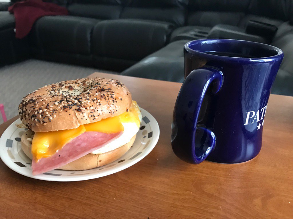 jgwieseler's tweet photo. Now that's called a #qualitybreakfast https://t.co/Z11bRi2G0m