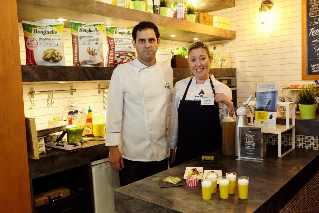 gastrobonduelle's tweet photo. ¡No te quedes con las ganas! Conoce a nuestros asesores y descubre el mundo Bonduelle 💚 #tapasbonduelle #HIP2017 @ElenaBuesoChef https://t.co/MXuplEH5Ki