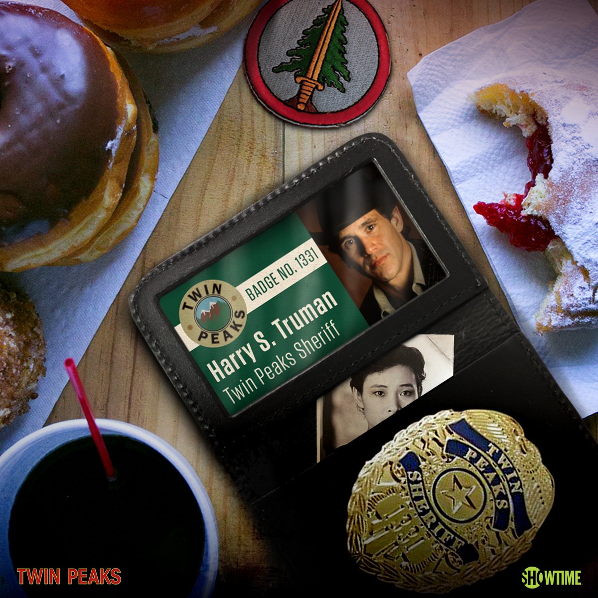 SHO_TwinPeaks's tweet photo. #LauraPalmer's death affected each &amp; every man, woman &amp; child because life has meaning in #TwinPeaks. 

Catch up during the free preview! https://t.co/8qT8BosjGw