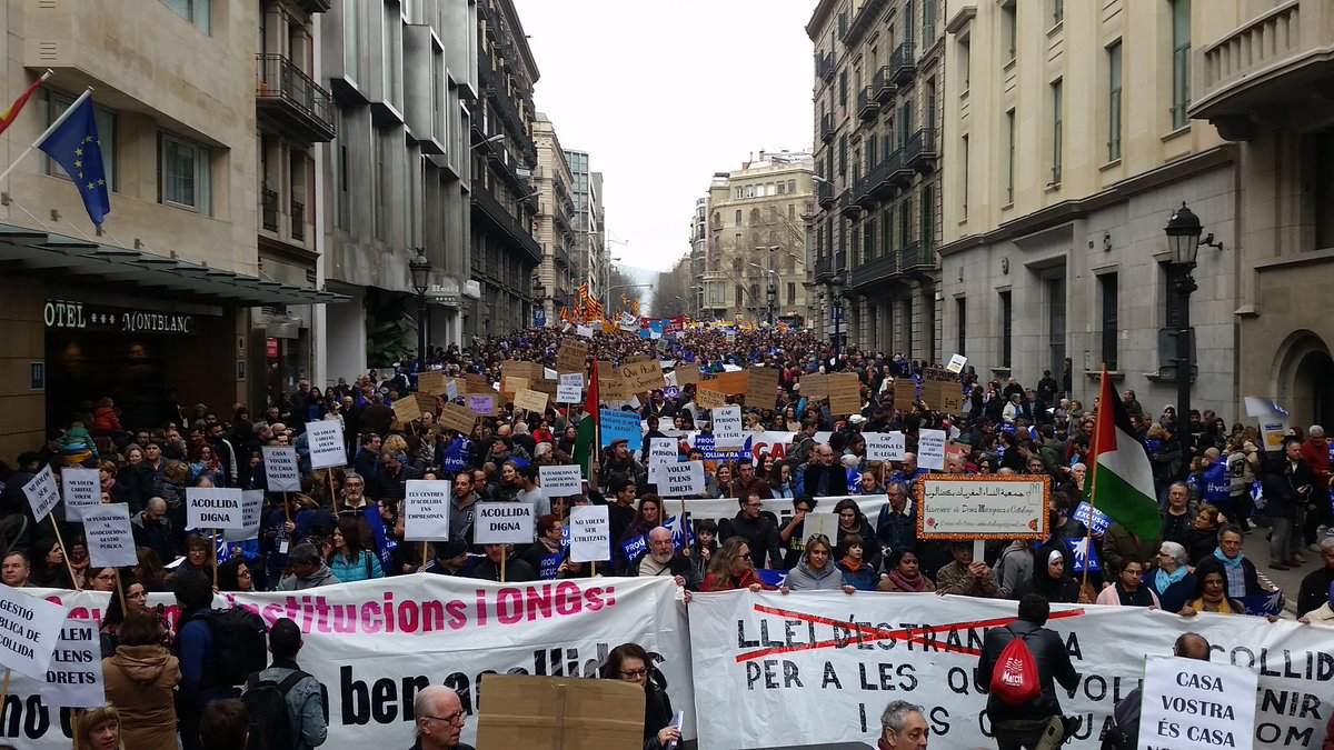 L'educació pública amb les refugiades! 
#volemacollir #TrenquemFronteres