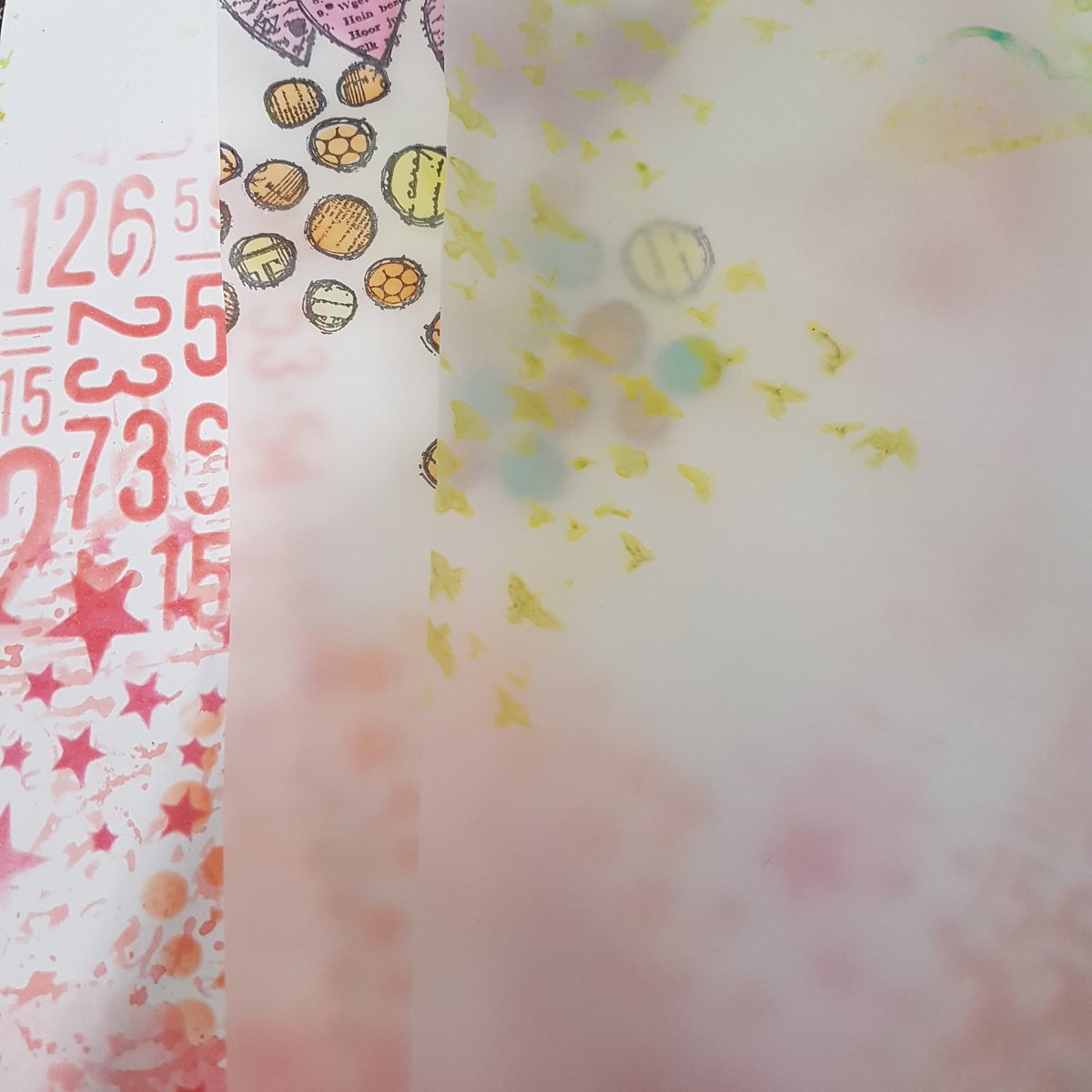 CeliaScrapadies's tweet photo. Une superbe page haute en couleurs avec Ana. #montpellier #fabregues #scrapbooking #carabellestudio #carabelledays https://t.co/rEEeSr9dHP