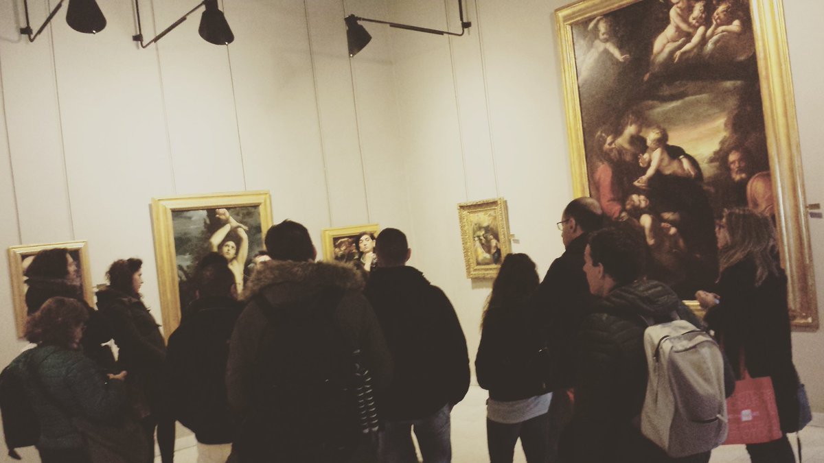 ExploraGenova's tweet photo. In diretta da Palazzo Rosso con la nostra fantastica guida Marina :D #zena #genova #tourfotografico #palazzorosso #scattiamo https://t.co/7aj5xVSjH0