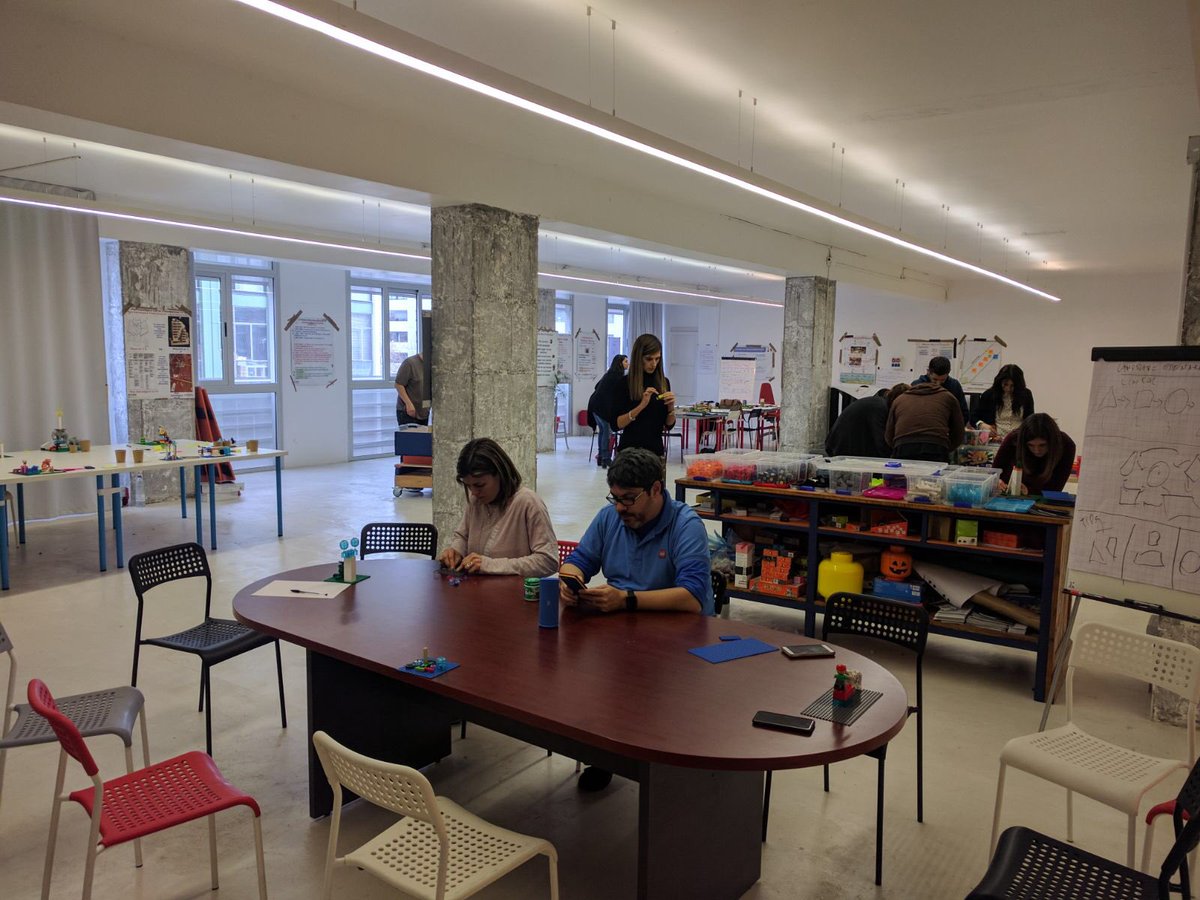 TheSparksTweets's tweet photo. "Hacia atrás ni para coger impulso" Consejos de @juego_serio en el último día de la Certificación Oficial #LegoSeriousPlay #Motivación https://t.co/qIdiOtyZdd