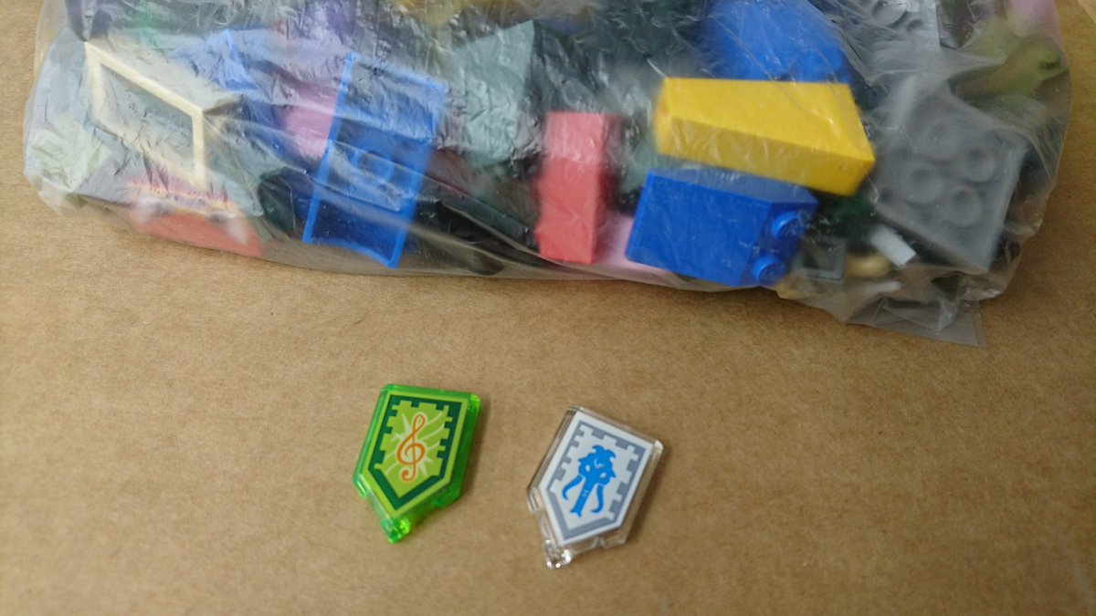 マック シュンカナ えんげきdamon 084 Pa Twitter レゴ的なお使い サクラグのサポパーツ受け取りに便乗して レゴビルダーの斎藤さんとネックスナイツの盾のダブり交換です よし これで後6種類 レゴ的な集まりでは持ち歩くので 集めている人はお声かけ