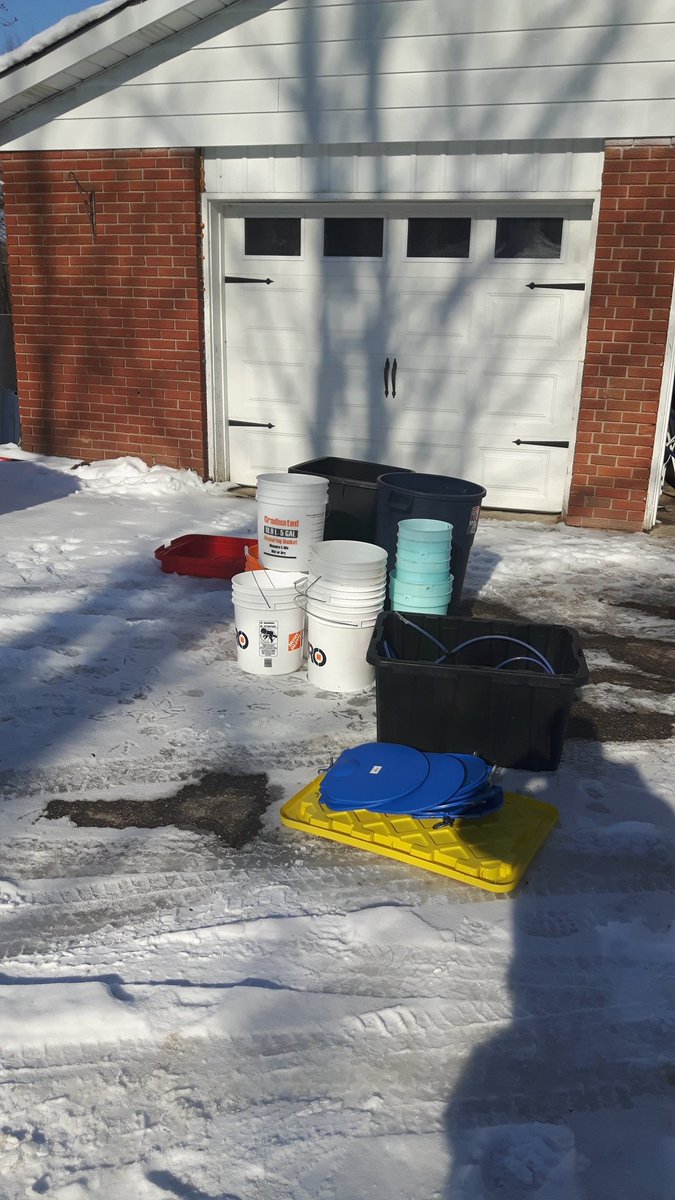 tenwattandrew's tweet photo. #MapleSyrup #Syrup2017 #ITappedThat
Snowshoes required this year https://t.co/UzBlE5DbJ8