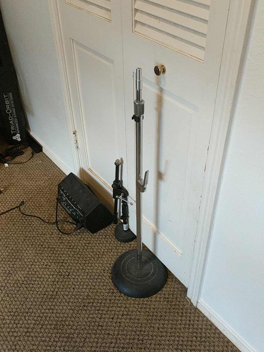 bridgeaudio's tweet image. When you've got to keep the bulldog out of the studio.