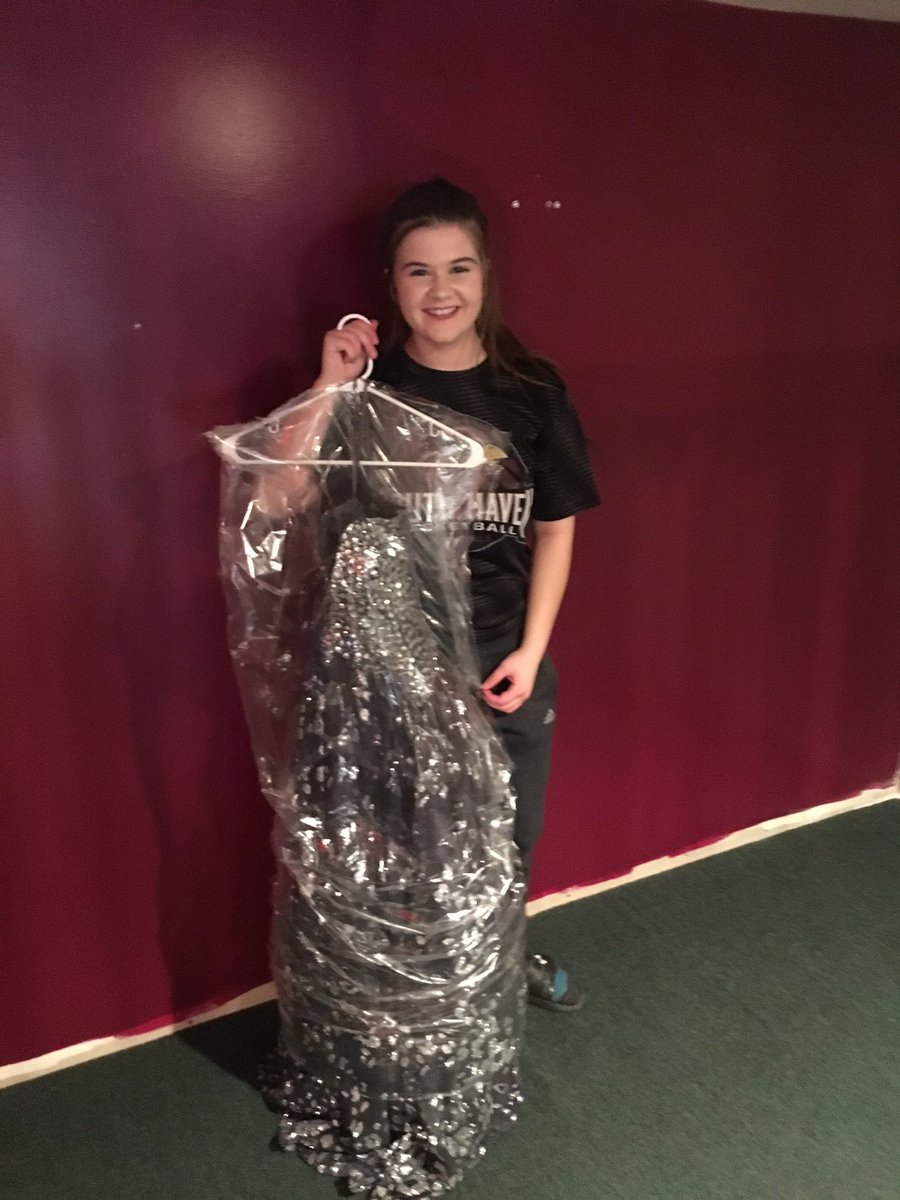 Oh_Palyse's tweet photo. Little Miss Cabrie found her 1st prom dress this morning! Y'all shld go check out the gorgeous dresses on Main St. in Welly! @projectpromdrs https://t.co/W2CDWJta1D