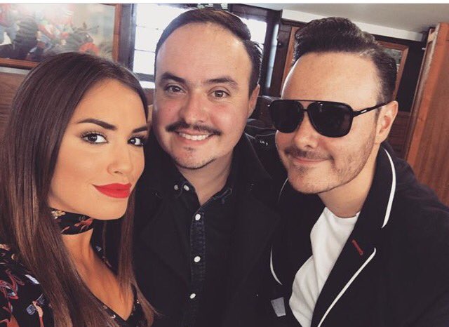 RioRomamx's tweet photo. Con @laliespos 😎😎😎 #Viña2017 #Jueces https://t.co/5dxxmVUziL