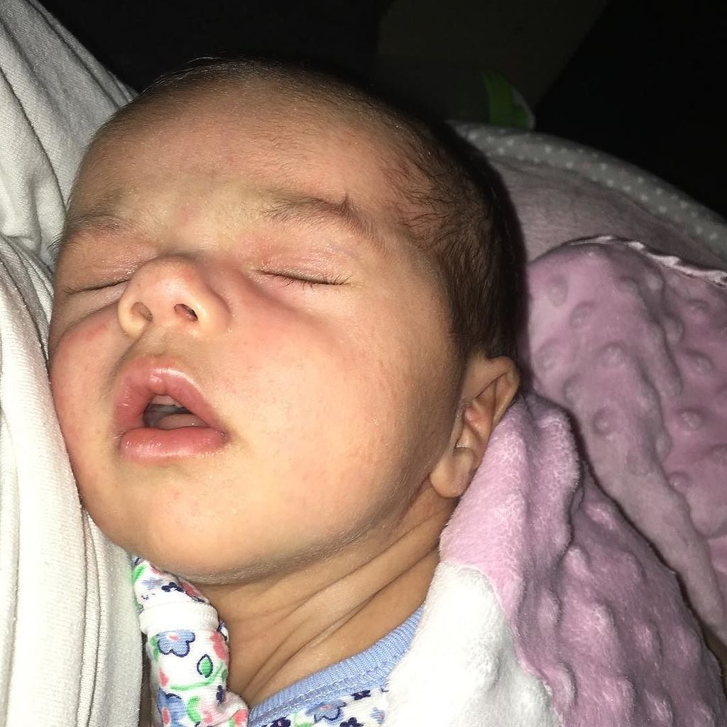 NapaValaree's tweet photo. #milkcoma #littlelady #RaeLee #lifeisgood #tinytakeover #love #babygirl https://t.co/B8h3PFhjAO
