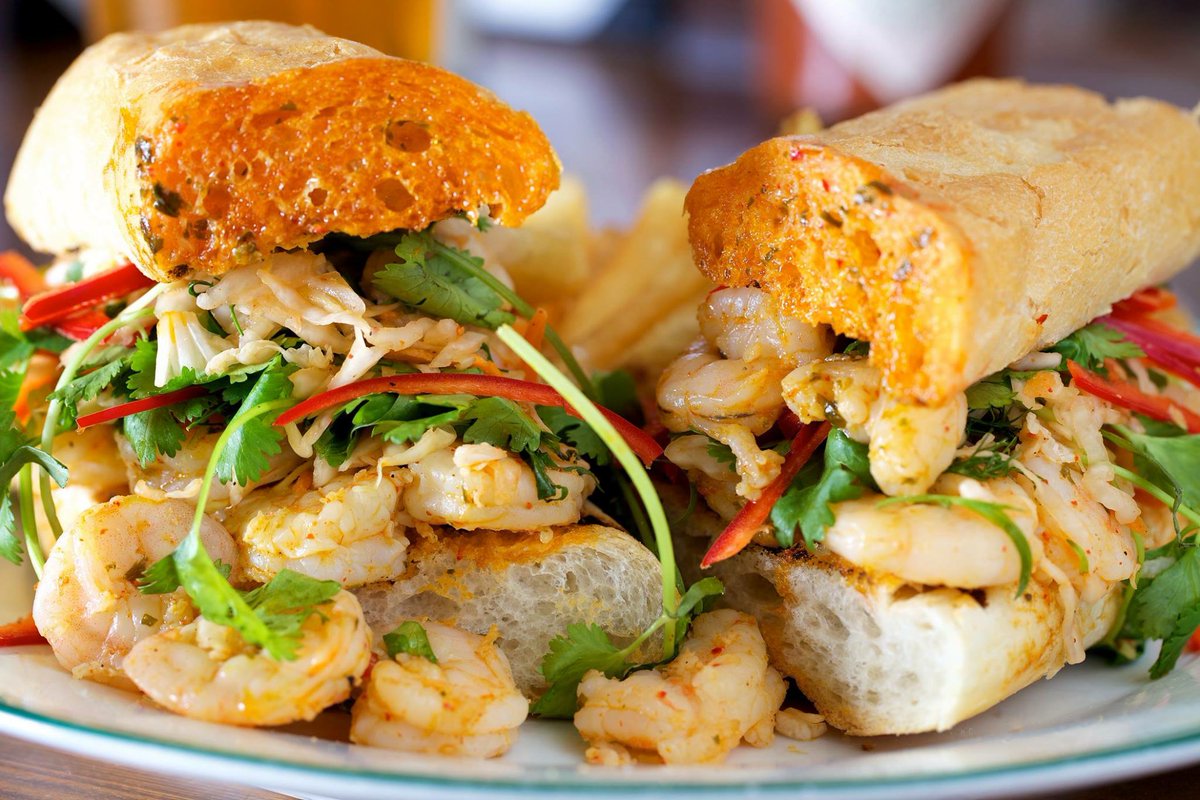 GrandIsle504's tweet photo. Happy Mardi Gras! Parades make you hungry so come in and get our Shrimp Caminada PoBoy! @grandisle504 #GrandIsleRestaurant https://t.co/CqZNg2A1JP
