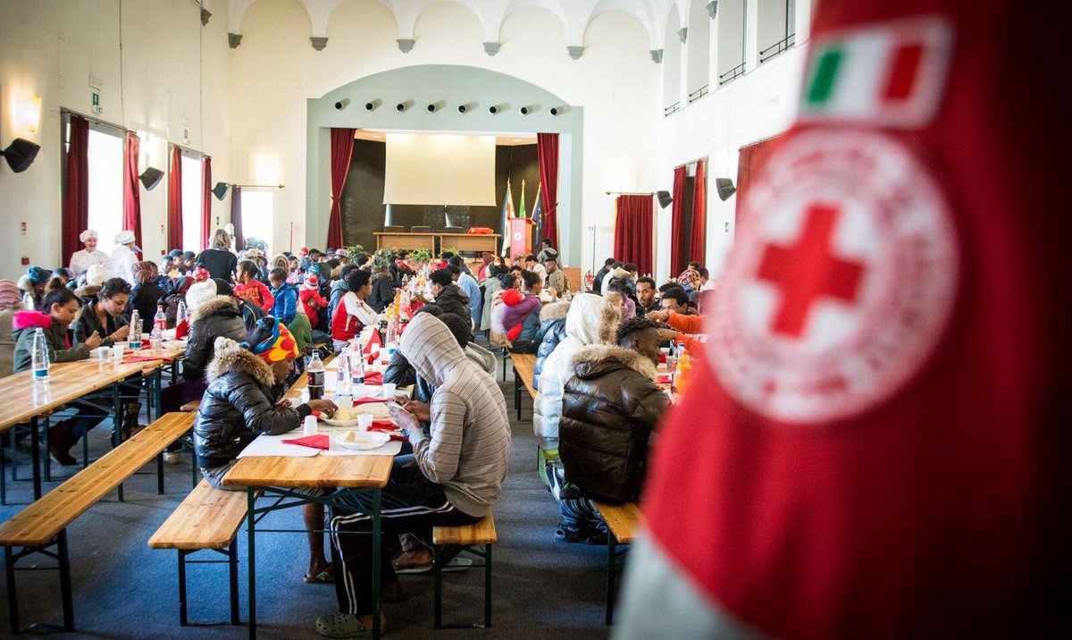 crocerossa's tweet photo. Pranzo solidale con #CroceRossa Roma e alunne Ist. Alberghiero SAFI. Piatti tipici italiani e arabi per persone #migranti ospiti del centro. https://t.co/XmFl8ntP2S