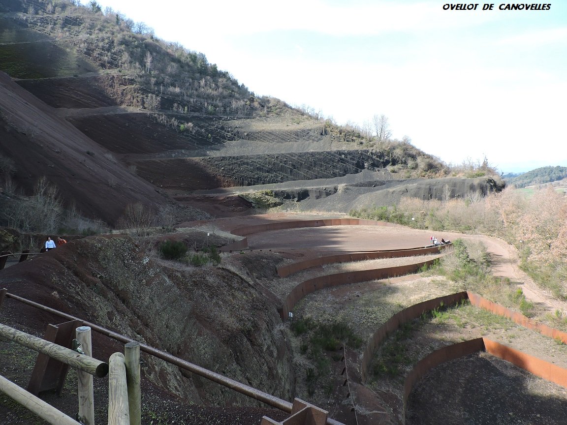 ovellot's tweet photo. @turismeolot Quina gran sortida cap al cim del #croscat i les #graderes
https://t.co/f2y4JK1bsH https://t.co/sJkiYWKqH0
