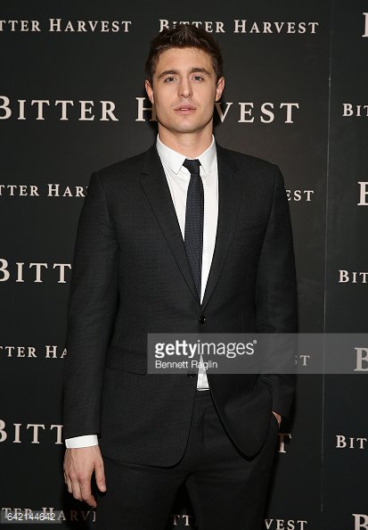 MIronsBR's tweet photo. Max na premiere de #BitterHarvest em NYC! https://t.co/dkJMHHOi5e