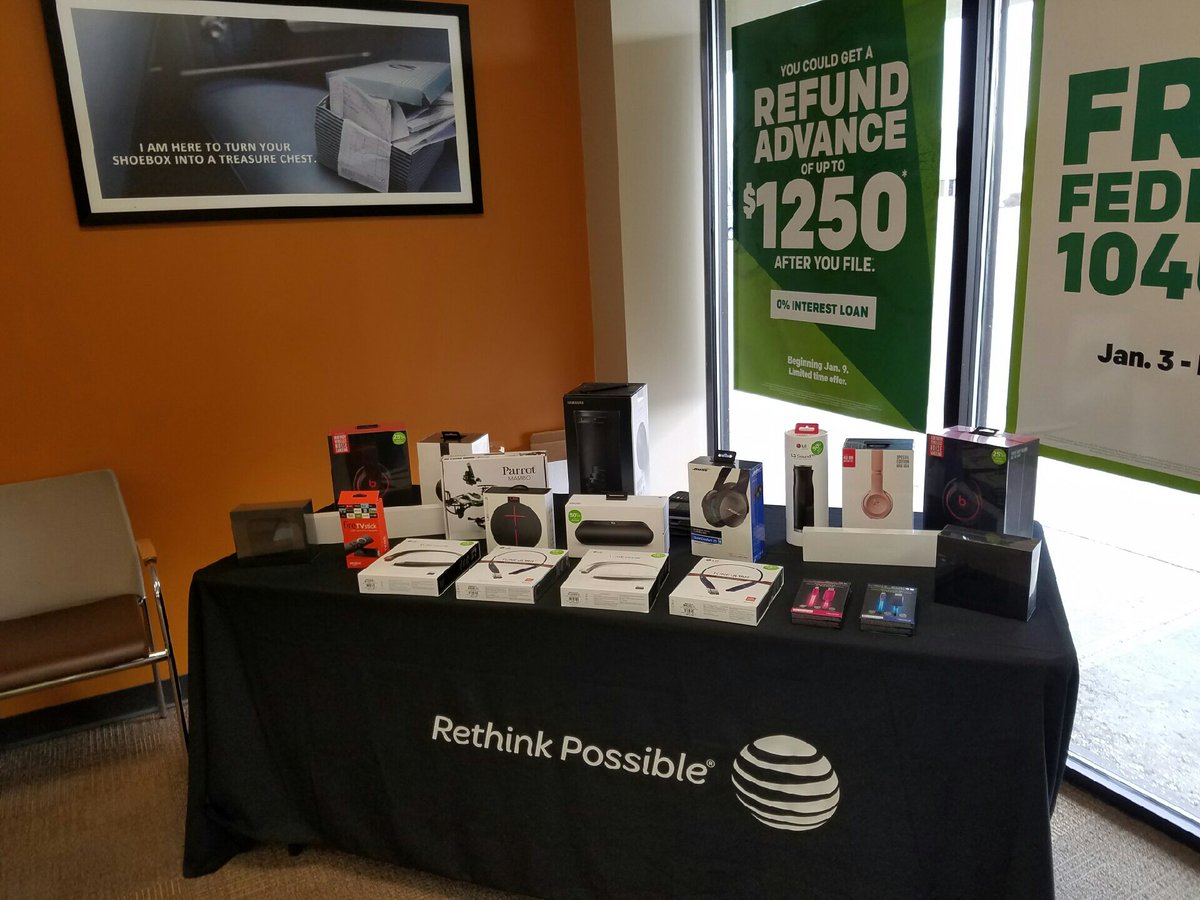jh002b's tweet photo. Table day at H&amp;R Block for the Lafayette Rd team https://t.co/glsGmQQvsB