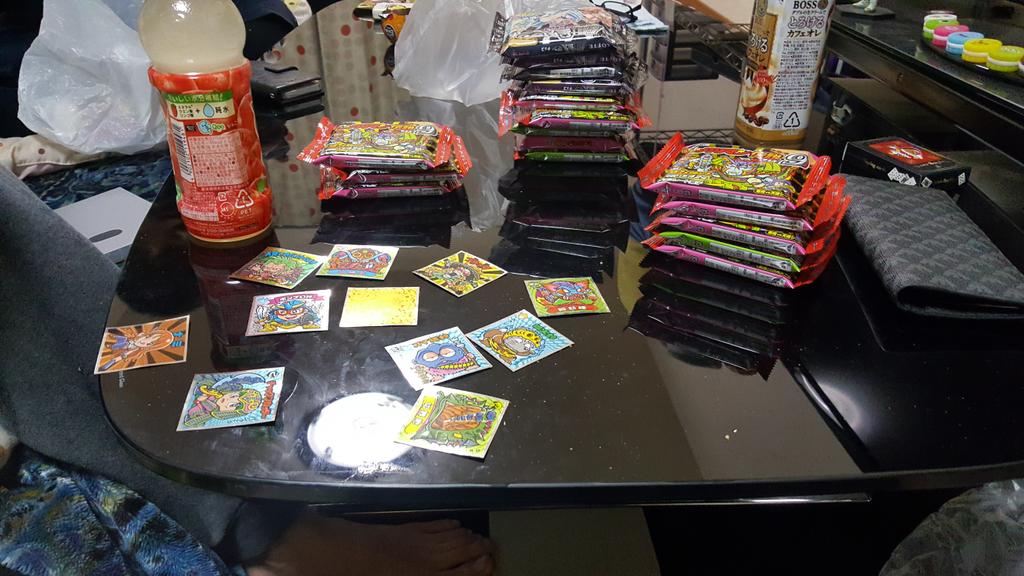 yu83938's tweet photo. 夜中はビックリマンチョコのもんよ https://t.co/OTE9tmM8Z5