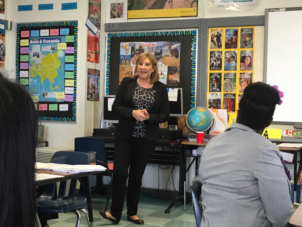 AlcottHISD's tweet photo. Professional Development for AHSA #leadershipdev1 https://t.co/SoTrb012Mb