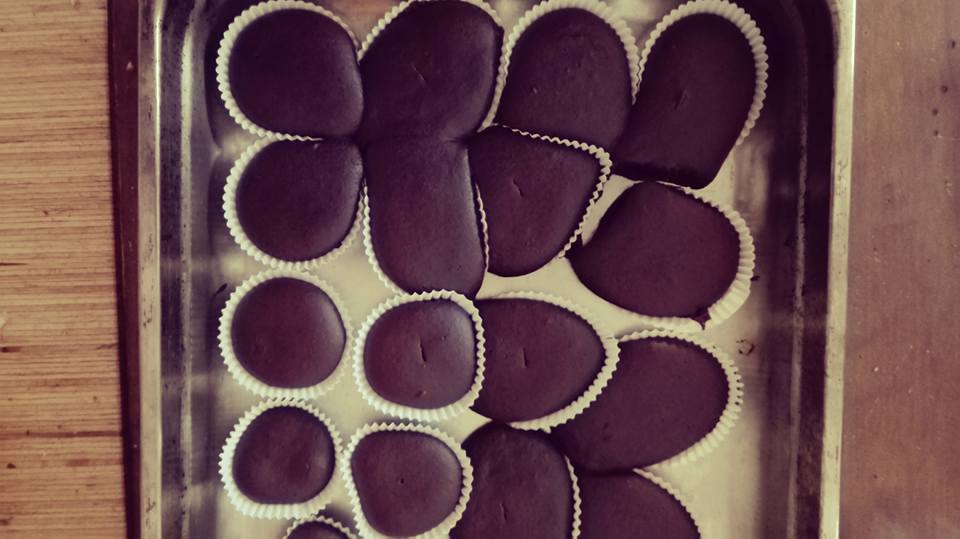 Ces gâteaux en préparation vous font envie ? Ils sont au menu ce soir à la Rôtisserie 4 rue Jean et Marie Moinon, Paris 10e.