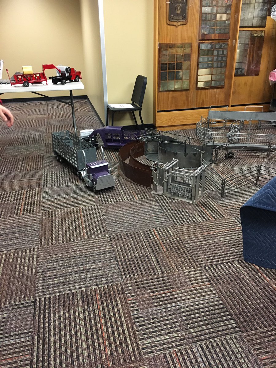 KSCattleDrive's tweet image. Happy Toymaker is here from Texas.  Make a visit now to see some really cool items! #KCD17