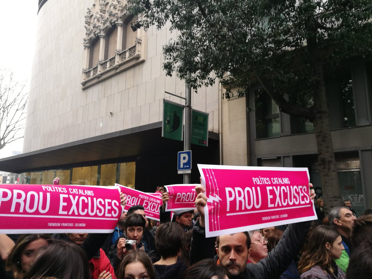 TanquemElsCIE's tweet photo. Prou excuses!!! diem PROU a L'Europa Fortalesa, contra una política migratòria racista #TrenquemFronteres #volemacollir https://t.co/tE7B1nKqoI