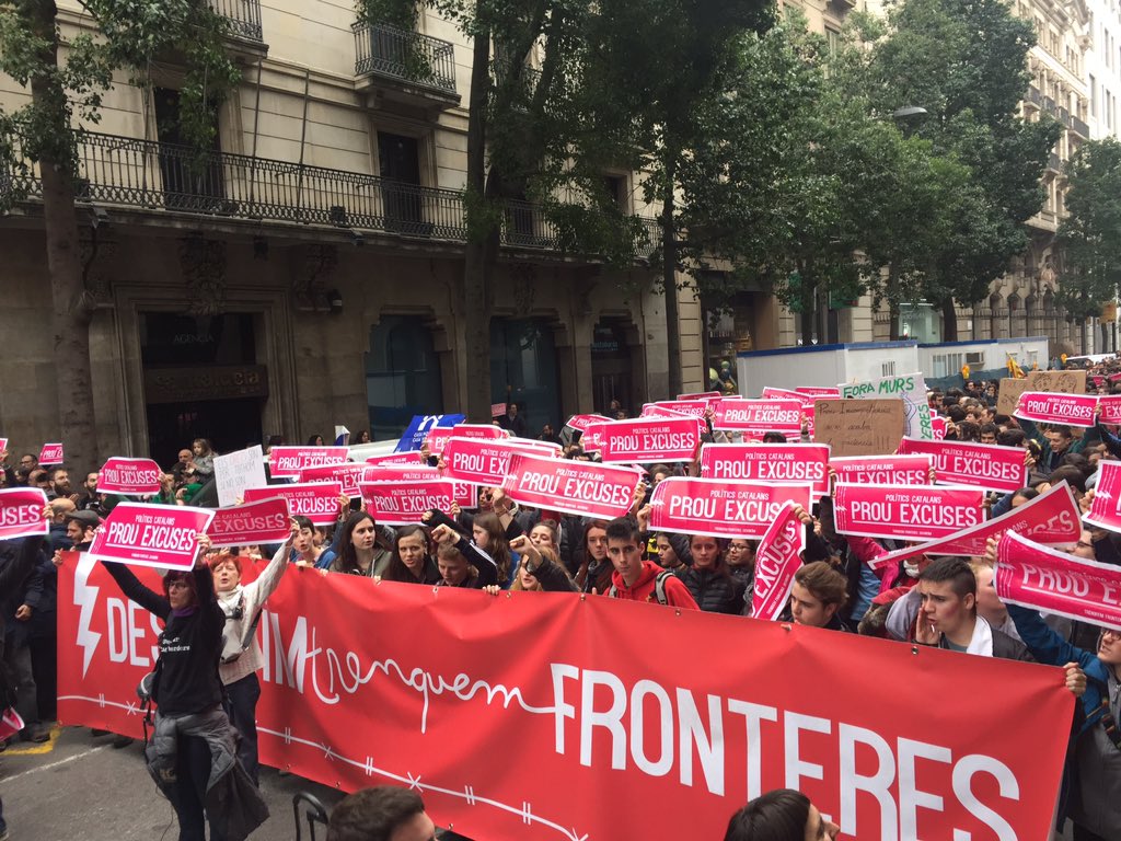 TRENQUEM FRONTERES. #volemacollir #trenquemfronteres <a href="/volemacollir/">CasaNostraCasaVostra</a>
