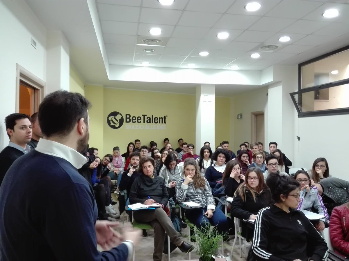 BeeTalent_ct's tweet photo. #Pitch competition e Lean startup per le scuole #solocosebelle #startup #innovazione https://t.co/qityvfftr7
