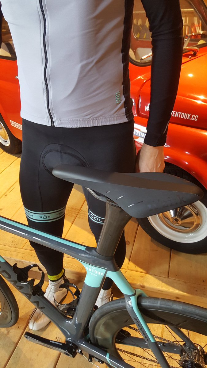 Cafe_Ventoux's tweet photo. The stunning cafeventoux Ltd edition Air Boardman with stunning cool @fizikofficial saddle @boardmanbikes @ONEProCycling @DameSarahStorey https://t.co/I340QrvFk9