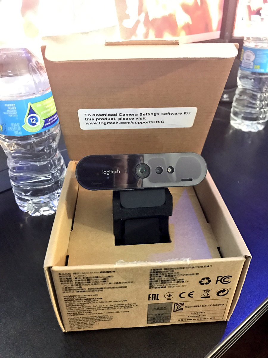Castro1021's tweet photo. Ayeeee muchas gracias to @Pitaa1021 for the new 4K streaming cam!!

Let's hope this one makes me look skinny...........

Kappa. https://t.co/FS5MOXRz7O