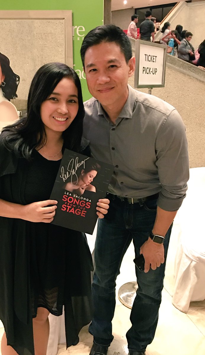 missdesspacito's tweet photo. @MsLeaSalonga I didn't realize he's this smoking hot until I met him and shook his hand 😝 #LeaSongsFromTheStage https://t.co/2EcMHWdTfM
