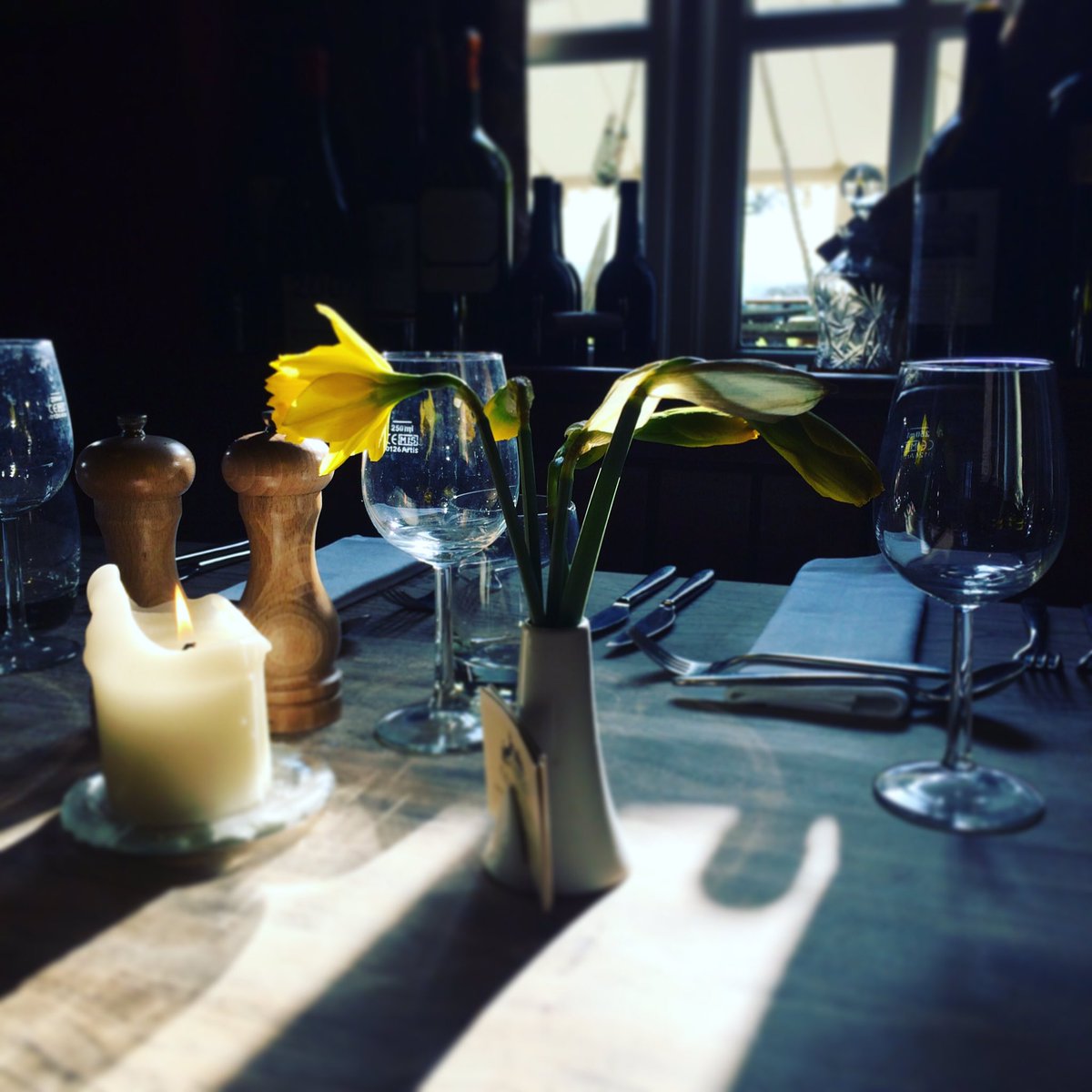 _thefilmkitchen's tweet photo. Lovely light and great simple pub grub #thequeenshead #thefilmkitchen #filmingfood https://t.co/wnjDkHX4bc