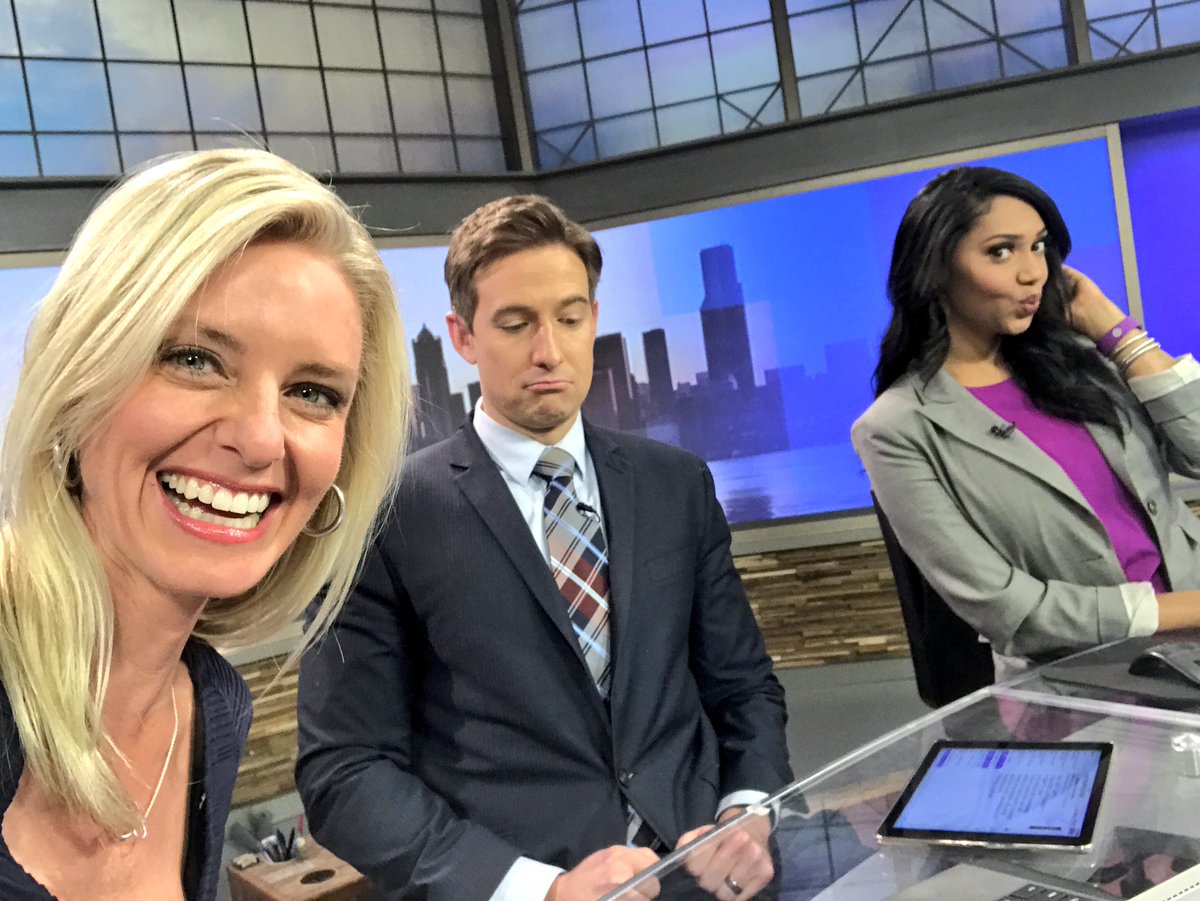 ErinMayovsky's tweet photo. Hello this am!Doing our best to snap a few fun pics in the commercial breaks! @AJMertz @AlexLewisTV #HappySaturday #NeedSelfieStick #Q13FOX https://t.co/rY5YXuIarS