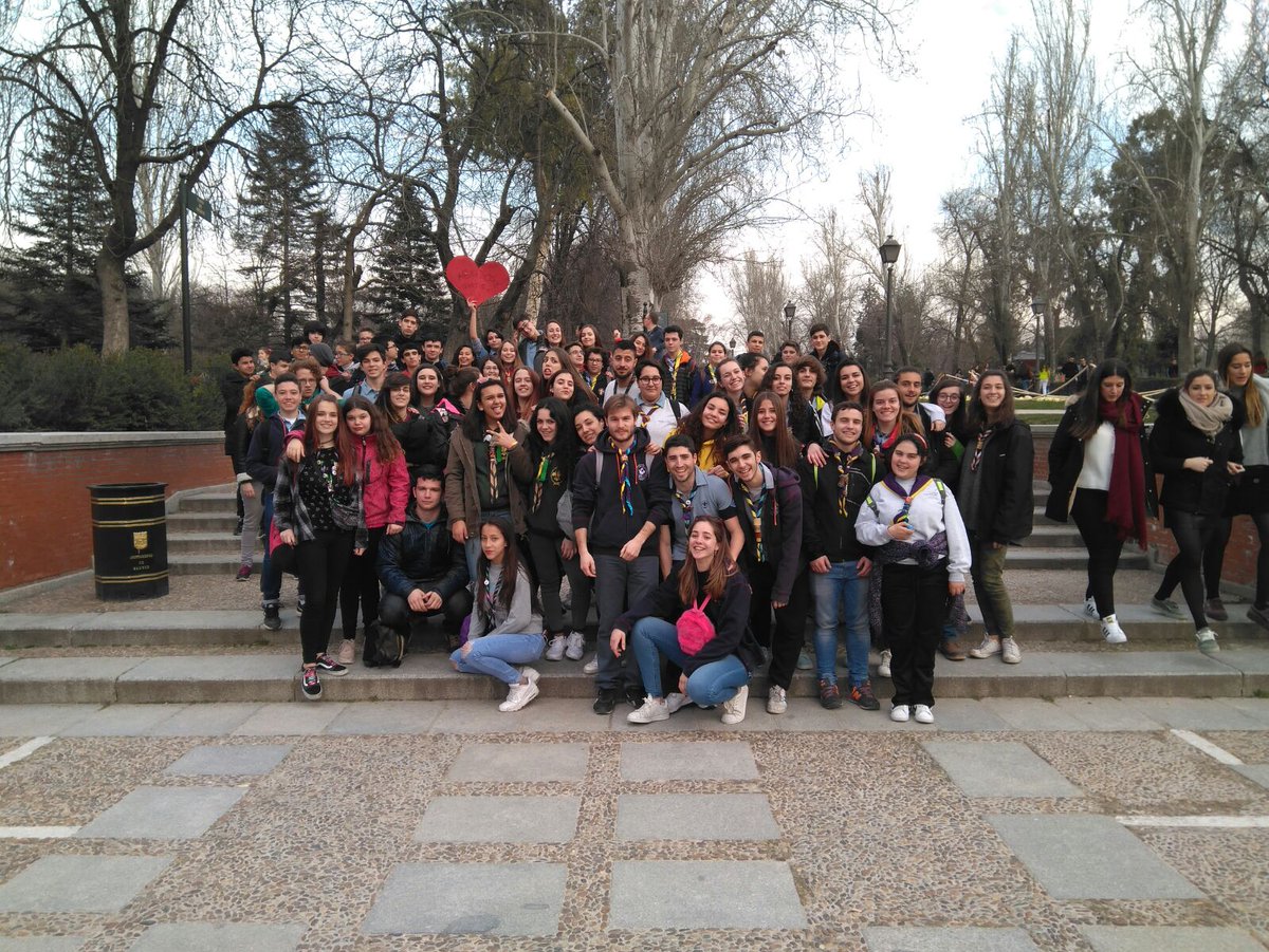 La foto final de #Escultas y #Clan en el #diadelfundador17 #WFD2017. <a href="/scoutsdemadrid/">Scouts de Madrid</a> <a href="/scoutsmadrid/">Info EdM</a>