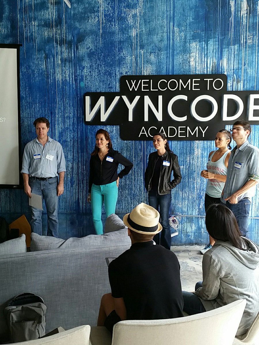 IxDA_Miami's tweet photo. Team 4 sharing their work for the IA and Omni-Channel experience @WIADMiami #wiad17 https://t.co/57eIFcN3tb