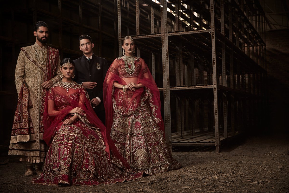 TimesPoints's tweet image. Getting #married? How about a designer #jodaa from #RohitBal or @MasabaG or @vikramphadnis23 get yours right now! @ExFirst2017 @TimesPoints