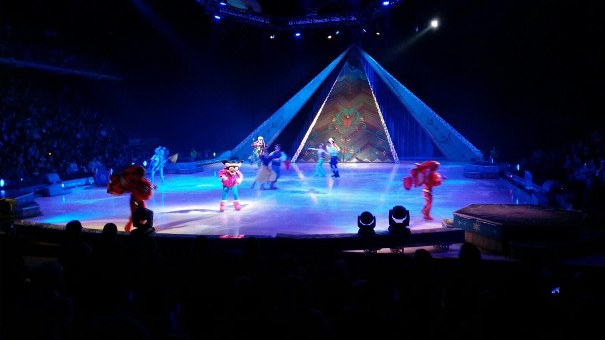 JillCools's tweet image. Het kind in mij komt terug naar boven bij het zien van Disney On Ice! Die zoete popcorngeur en giechelende kindjes, puur #nostalgie !