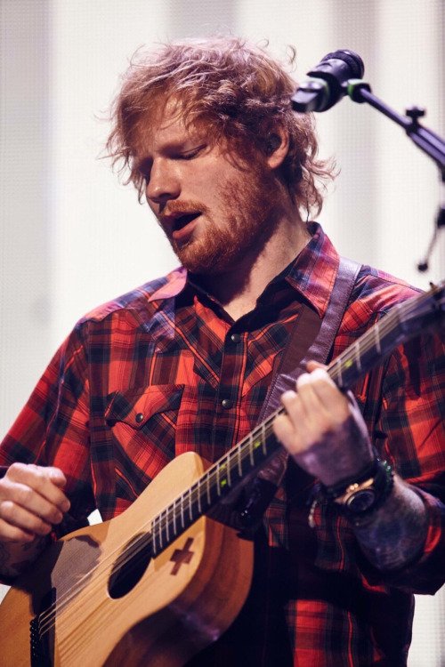 dunwithurshits's tweet photo. Ed Sheeran:
- le gars qui me fait pleurer sur une rupture que j’ai jamais eu
- sa voix est tellement douce
- ses chansons c'est l'amour https://t.co/1JMH0EmC7p