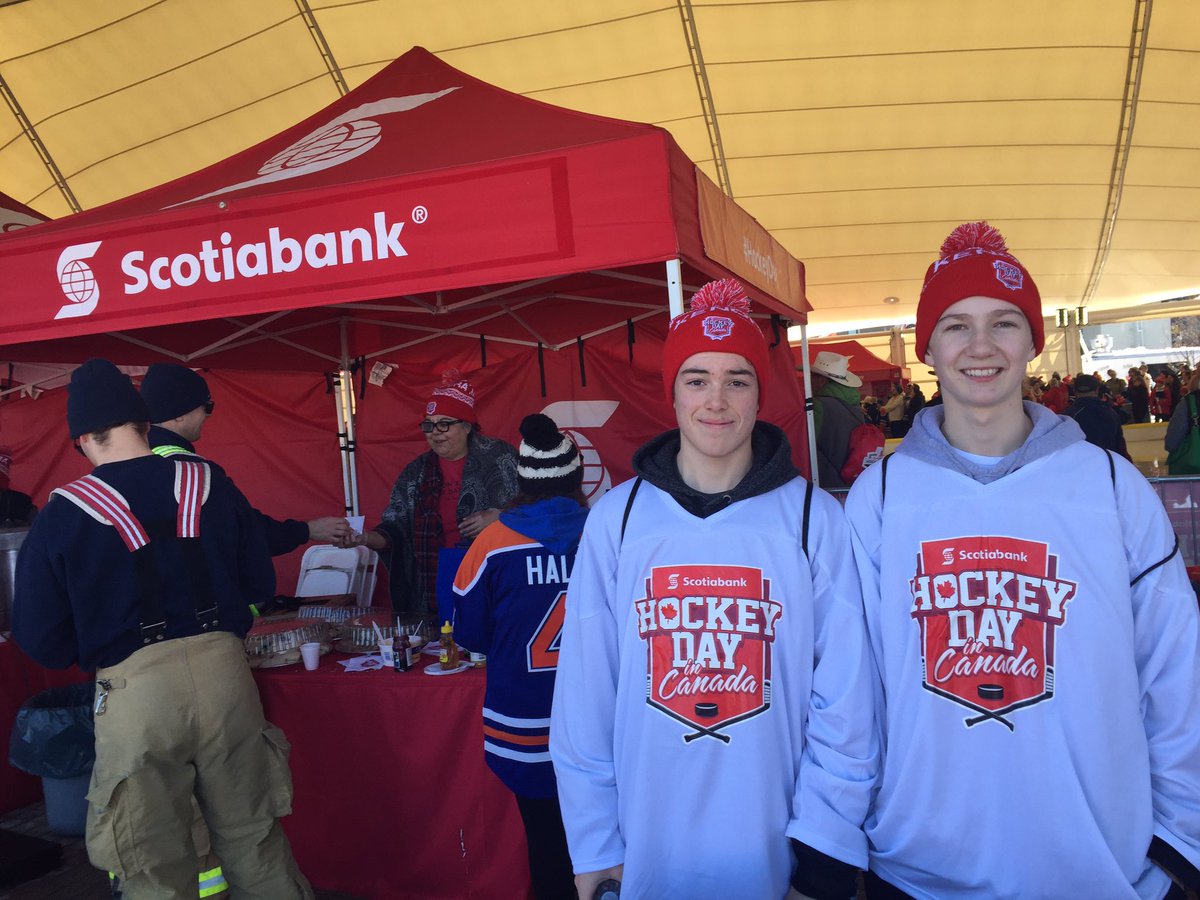 dianefindlay's tweet photo. #hockeydayincanada #hockeyday High School hockey boys volunteering for this awesome event! https://t.co/srpnd1BOMf